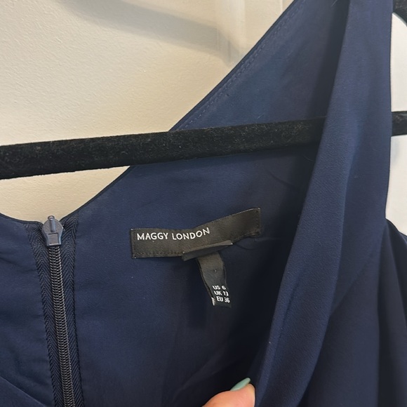 Maggy London size 6 navy cold shoulder bell sleeve formal dress - Picture 2 of 5